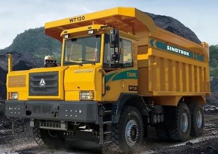 Camion benne minier SINOTRUK WT120 sur un site d’extraction