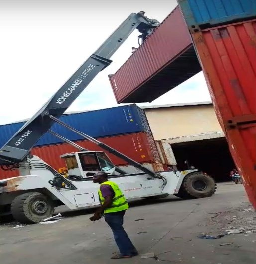 Marchandises conteneurisées en attente d’enlèvement portuaire